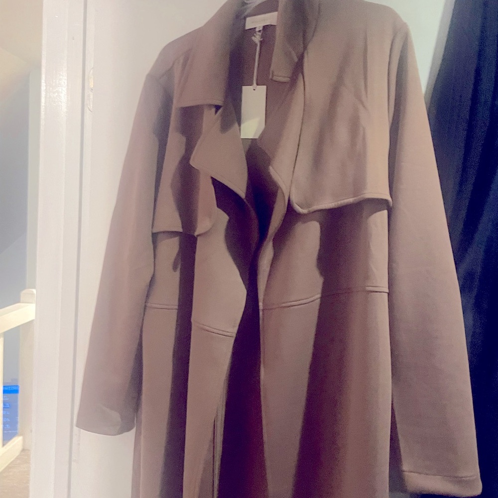 Women’s trench jacket. Stretch material.